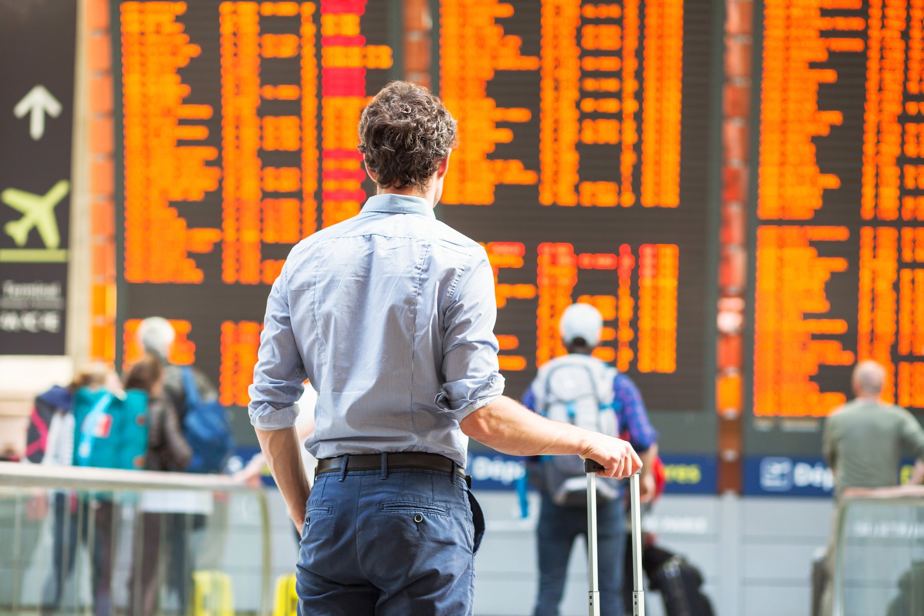 delay of flight, people passengers waiting in airport